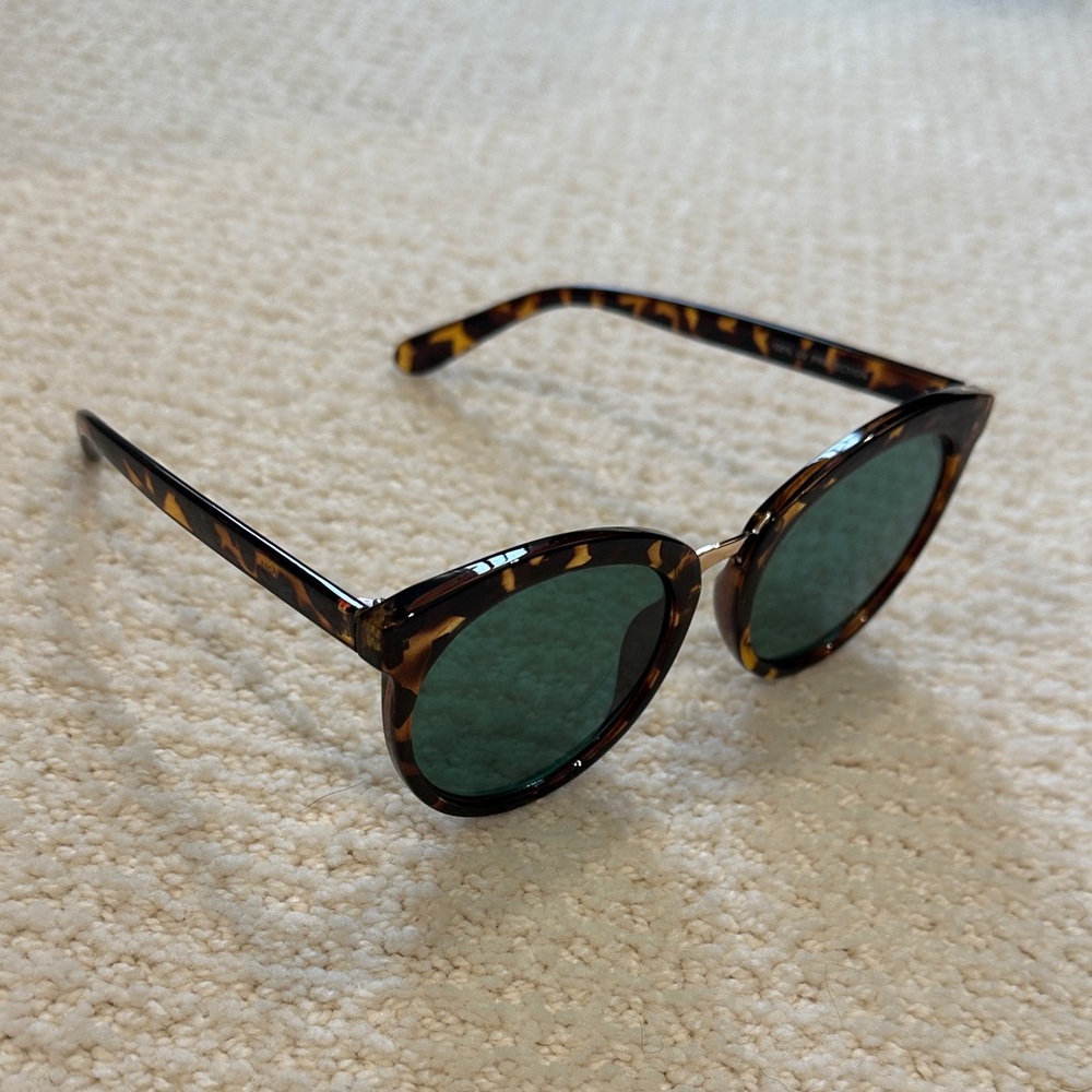 Tortoise Shell Sunglasses with Green Lenses